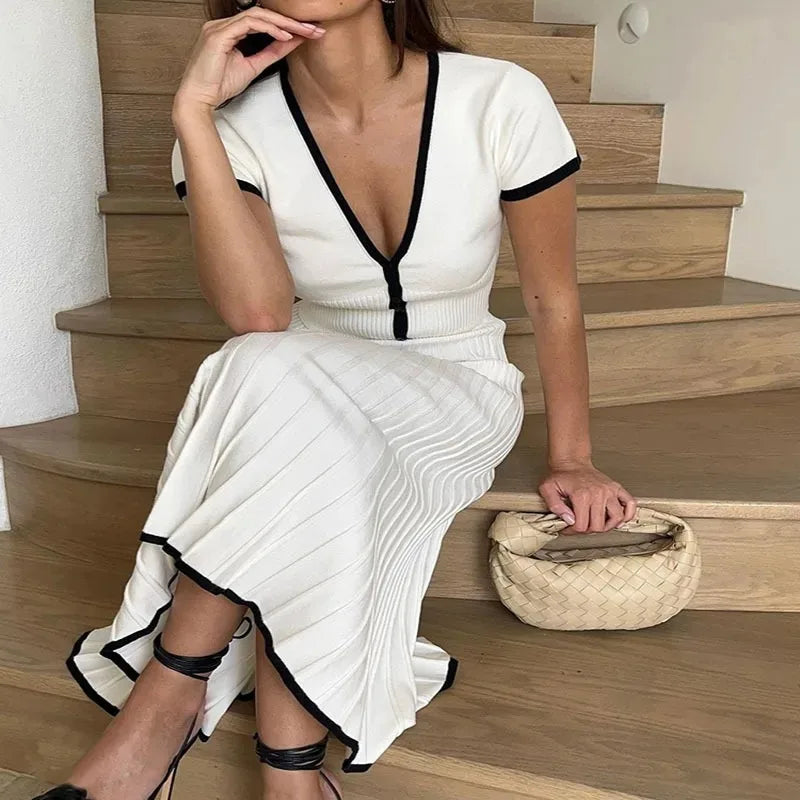 Vernier ™ | Robe noire moulante raffinée